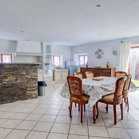 Serenite & Calme Assure Baby-Foot Albignac Exterior photo